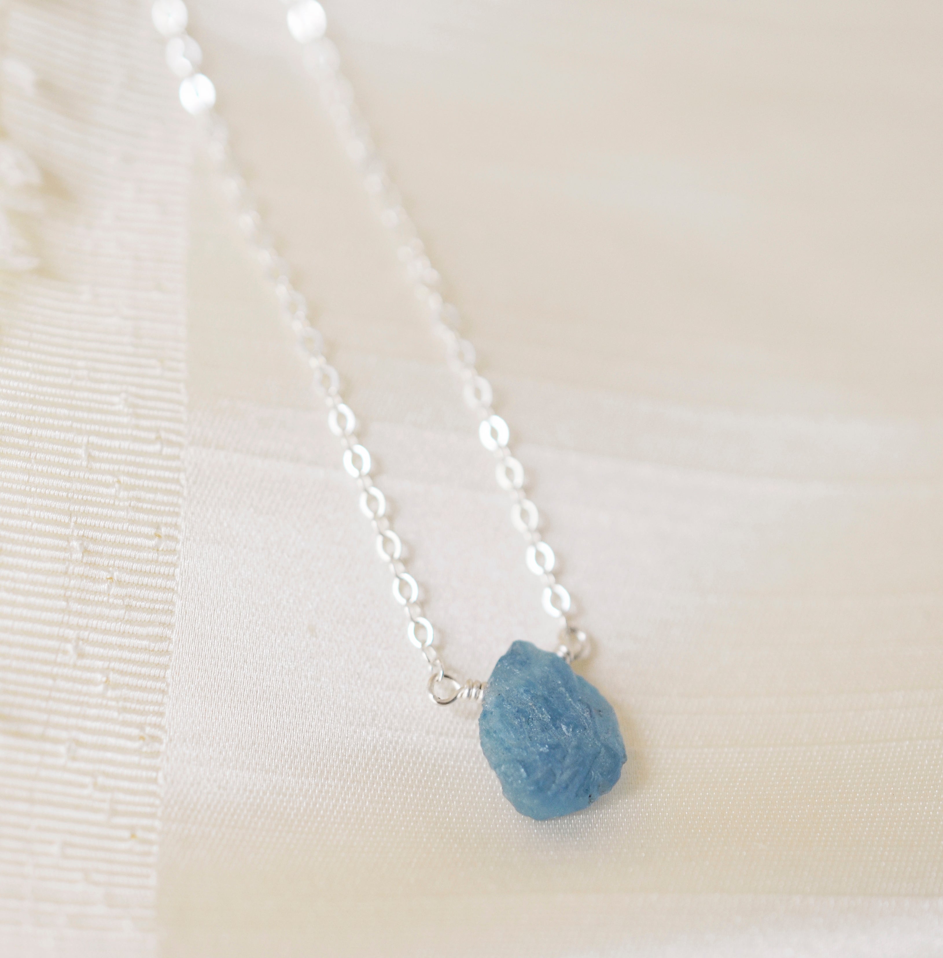 Raw aquamarine necklace – Trimakasi | EN